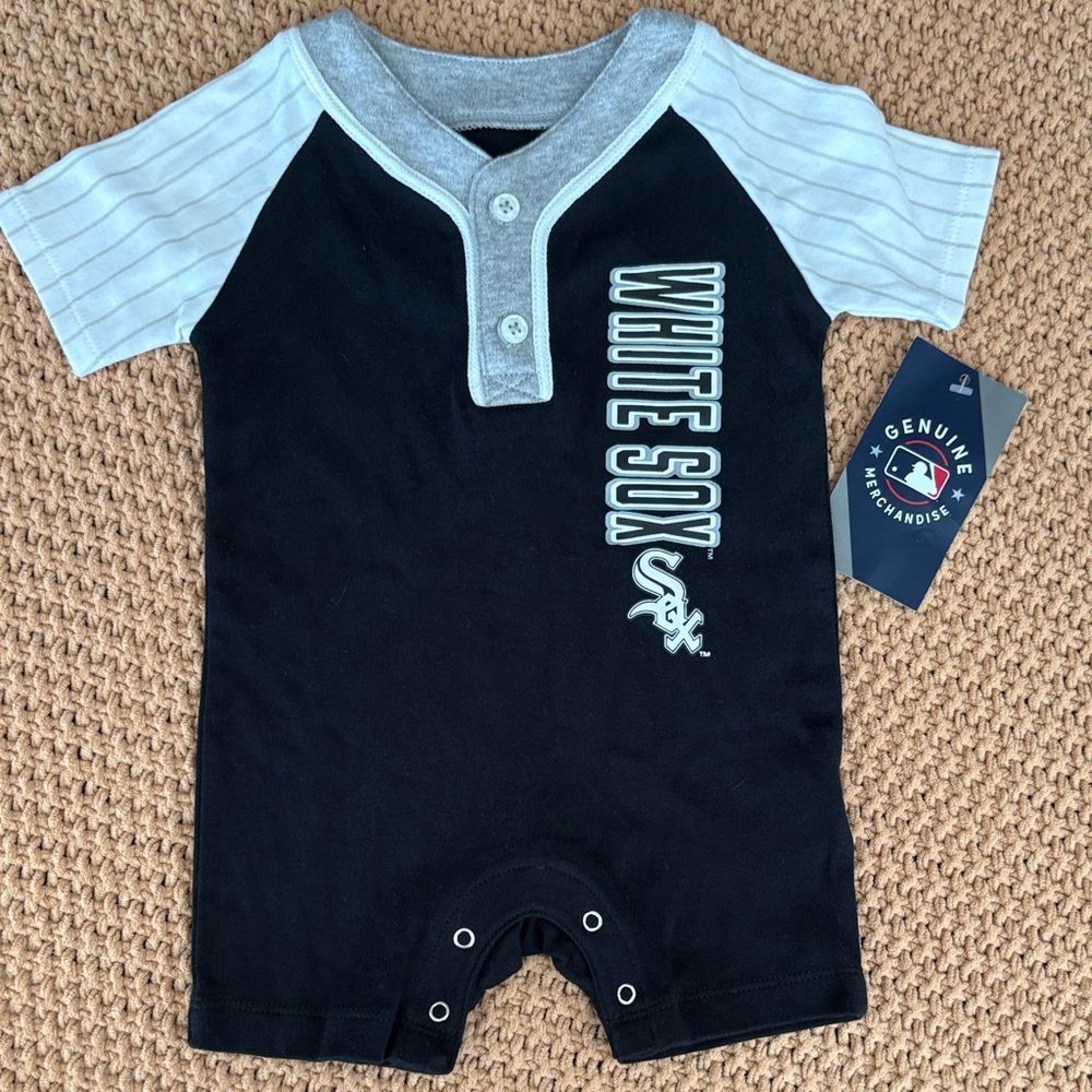 Genuine MLB Merchandise White Sox Kids Bodysuit - Black and White Size 3/6months